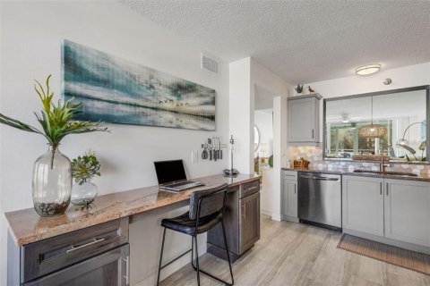 Condo in Bradenton, Florida, 1 bedroom  № 2431054 - photo 8