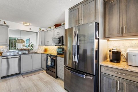 Condo in Bradenton, Florida, 1 bedroom  № 2431054 - photo 9