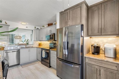 Condo in Bradenton, Florida, 1 bedroom  № 2431054 - photo 11