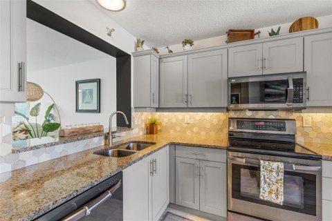 Condo in Bradenton, Florida, 1 bedroom  № 2431054 - photo 12