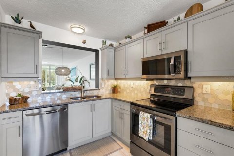 Condo in Bradenton, Florida, 1 bedroom  № 2431054 - photo 13