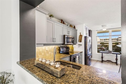 Condo in Bradenton, Florida, 1 bedroom  № 2431054 - photo 14