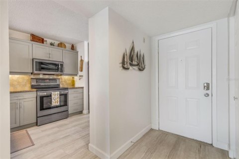 Condo in Bradenton, Florida, 1 bedroom  № 2431054 - photo 4