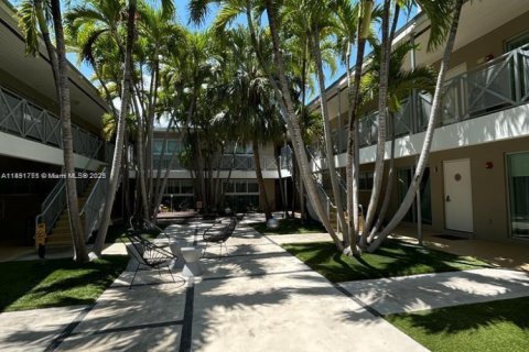 Copropriété à vendre à Miami Beach, Floride: 2 chambres, 75.16 m2 № 1943731 - photo 19