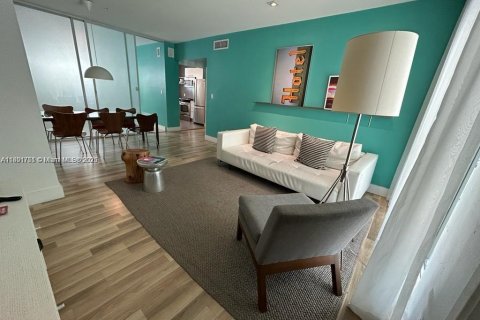 Copropriété à vendre à Miami Beach, Floride: 2 chambres, 75.16 m2 № 1943731 - photo 3