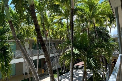 Copropriété à vendre à Miami Beach, Floride: 2 chambres, 75.16 m2 № 1943731 - photo 18