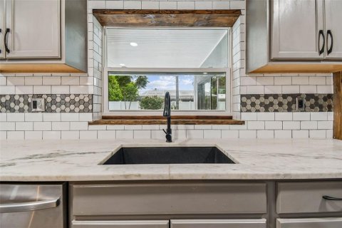 Casa en venta en Clearwater, Florida, 4 dormitorios, 179.21 m2 № 1870493 - foto 29