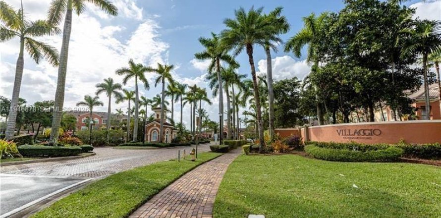 Кондоминиум с 2 спальнями в Мирамар, Флорида № 2003471