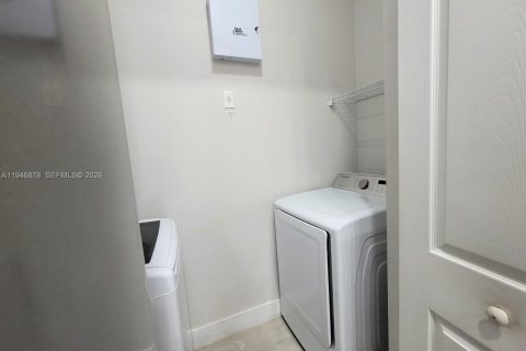 Снять в аренду кондоминиум в Мирамар, Флорида 2 спальни, 103.86м2, № 2003471 - фото 7