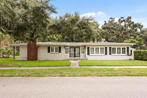 Commercial property in Kissimmee, Florida 175.31 sq.m. № 2259510