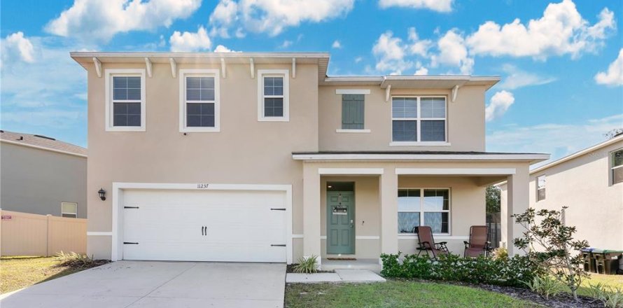 House in Zellwood, Florida 5 bedrooms, 243.96 sq.m. № 2277414