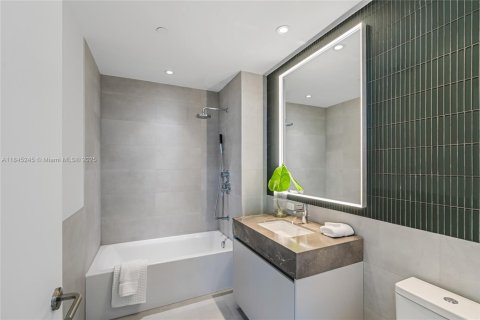 Condo in Miami Beach, Florida, 3 bedrooms  № 1848824 - photo 17