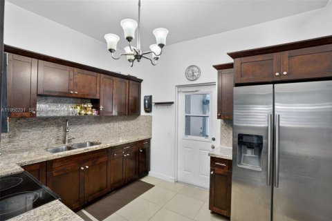 Casa en venta en Opa-locka, Florida, 4 dormitorios, 95.88 m2 № 2008998 - foto 10