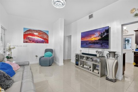 Casa en venta en Opa-locka, Florida, 4 dormitorios, 95.88 m2 № 2008998 - foto 8