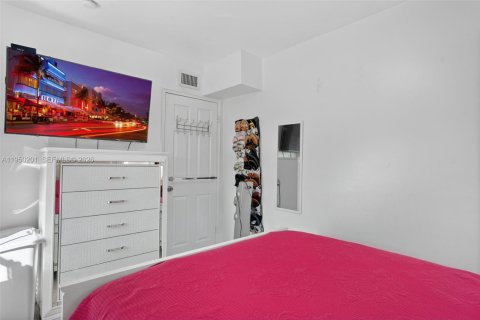 Casa en venta en Opa-locka, Florida, 4 dormitorios, 95.88 m2 № 2008998 - foto 15