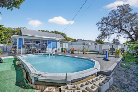 Casa en venta en Opa-locka, Florida, 4 dormitorios, 95.88 m2 № 2008998 - foto 25