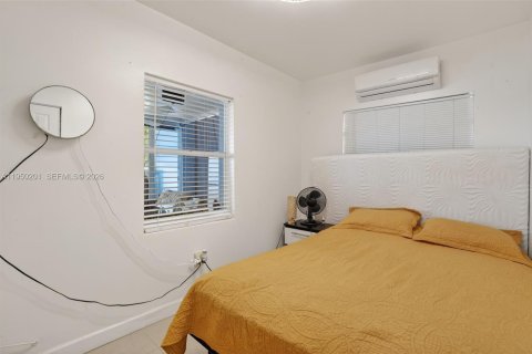 Casa en venta en Opa-locka, Florida, 4 dormitorios, 95.88 m2 № 2008998 - foto 20