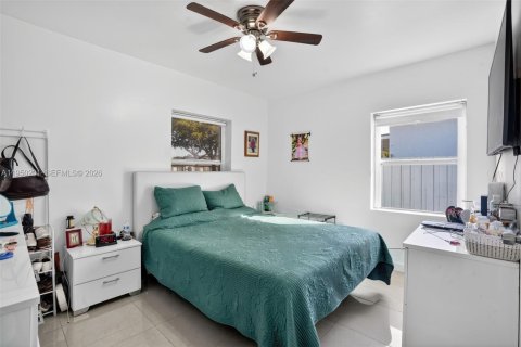 Casa en venta en Opa-locka, Florida, 4 dormitorios, 95.88 m2 № 2008998 - foto 12