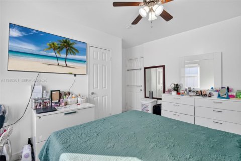 Casa en venta en Opa-locka, Florida, 4 dormitorios, 95.88 m2 № 2008998 - foto 13