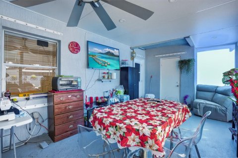 Casa en venta en Opa-locka, Florida, 4 dormitorios, 95.88 m2 № 2008998 - foto 22