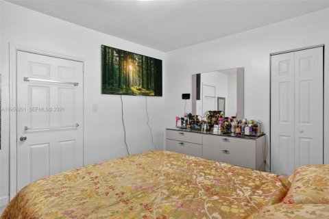 Casa en venta en Opa-locka, Florida, 4 dormitorios, 95.88 m2 № 2008998 - foto 18
