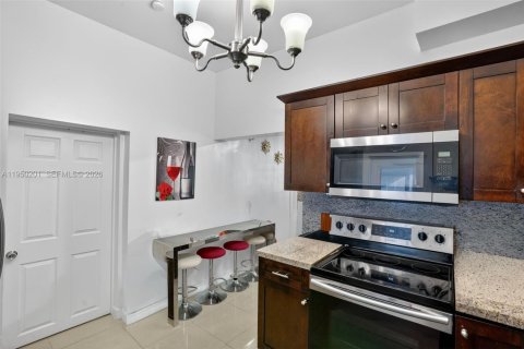 Casa en venta en Opa-locka, Florida, 4 dormitorios, 95.88 m2 № 2008998 - foto 11