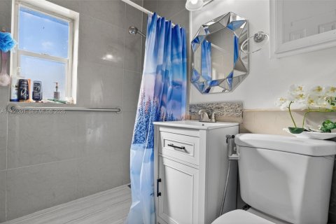 Casa en venta en Opa-locka, Florida, 4 dormitorios, 95.88 m2 № 2008998 - foto 16