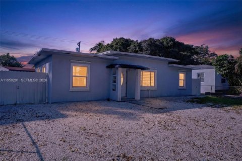 Casa en venta en Opa-locka, Florida, 4 dormitorios, 95.88 m2 № 2008998 - foto 4