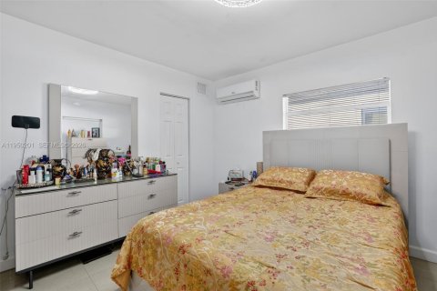 Casa en venta en Opa-locka, Florida, 4 dormitorios, 95.88 m2 № 2008998 - foto 17