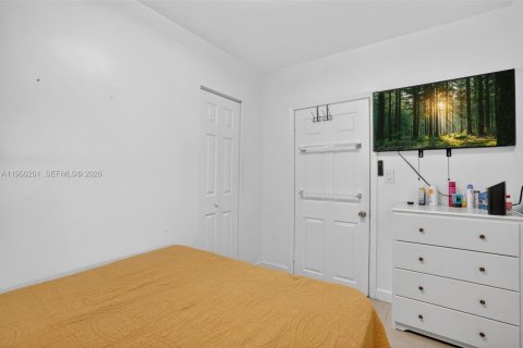 Casa en venta en Opa-locka, Florida, 4 dormitorios, 95.88 m2 № 2008998 - foto 19