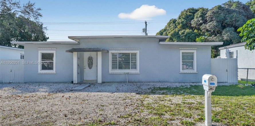 Casa en Opa-locka, Florida 4 dormitorios, 95.88 m2 № 2008998