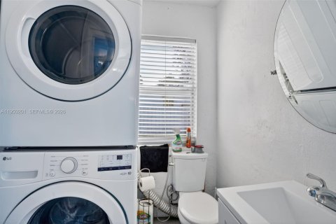 Casa en venta en Opa-locka, Florida, 4 dormitorios, 95.88 m2 № 2008998 - foto 23
