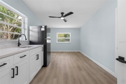 Villa ou maison à vendre à Tampa, Floride: 4 chambres, 171.13 m2 № 2414976 - photo 13