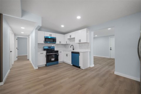 Villa ou maison à vendre à Tampa, Floride: 4 chambres, 171.13 m2 № 2414976 - photo 24