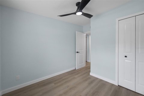 Villa ou maison à vendre à Tampa, Floride: 4 chambres, 171.13 m2 № 2414976 - photo 9