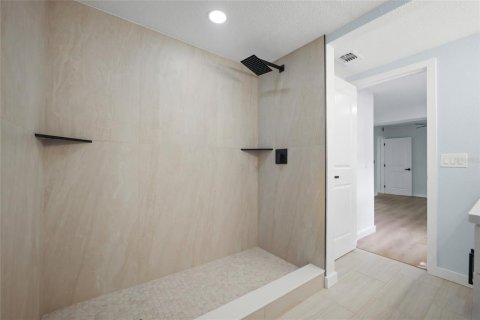 Villa ou maison à vendre à Tampa, Floride: 4 chambres, 171.13 m2 № 2414976 - photo 4