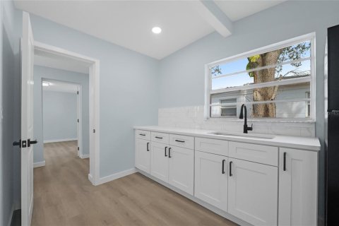 Villa ou maison à vendre à Tampa, Floride: 4 chambres, 171.13 m2 № 2414976 - photo 12