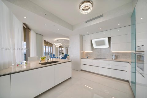 Condo in Bal Harbour, Florida, 3 bedrooms  № 2076793 - photo 3