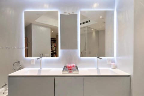 Condo in Bal Harbour, Florida, 3 bedrooms  № 2076793 - photo 11