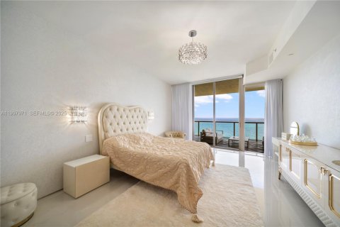Condo in Bal Harbour, Florida, 3 bedrooms  № 2076793 - photo 17
