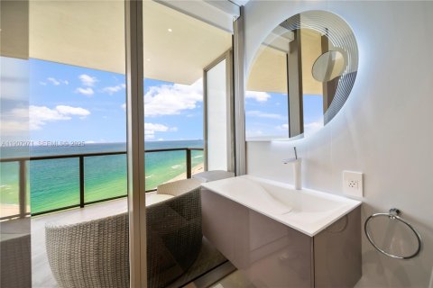 Condo in Bal Harbour, Florida, 3 bedrooms  № 2076793 - photo 20