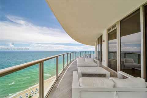 Condo in Bal Harbour, Florida, 3 bedrooms  № 2076793 - photo 23