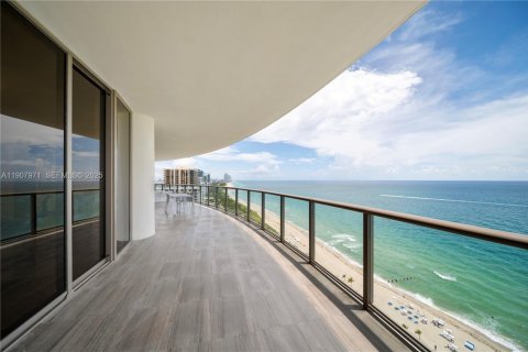 Condo in Bal Harbour, Florida, 3 bedrooms  № 2076793 - photo 21