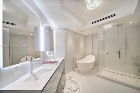 Condo in Bal Harbour, Florida, 3 bedrooms  № 2076793 - photo 13