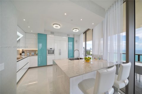 Condo in Bal Harbour, Florida, 3 bedrooms  № 2076793 - photo 10