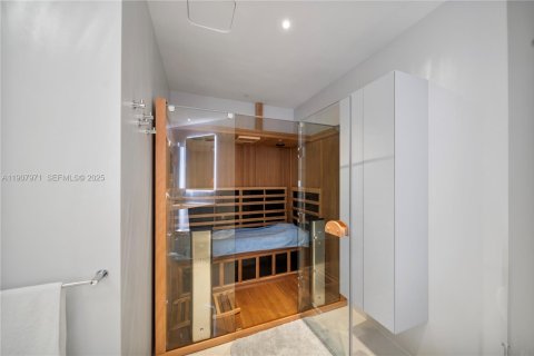 Condo in Bal Harbour, Florida, 3 bedrooms  № 2076793 - photo 15