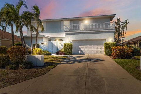 Casa en venta en Holmes Beach, Florida, 4 dormitorios, 338.16 m2 № 1524519 - foto 1
