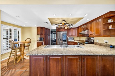 House in Plant City, Florida 5 bedrooms, 249.63 sq.m. № 2099461 - photo 2
