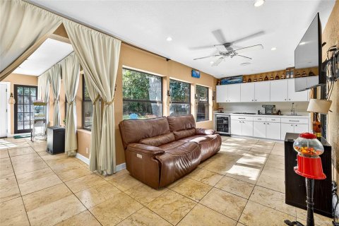 House in Plant City, Florida 5 bedrooms, 249.63 sq.m. № 2099461 - photo 9