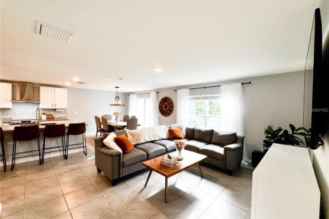 House in Zephyrhills, Florida 5 bedrooms, 242.01 sq.m. № 2151304 - photo 6